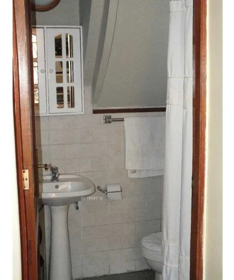 Venta Casa NO 4D Walk-in cl&oacute;set 2B 1E 1B Barrio El Golf - Las Condes