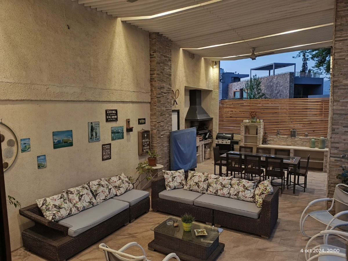 Arriendo Casa O 5D en suite Walk-in cl&oacute;set 4B 4E Los Dominicos - Las Condes