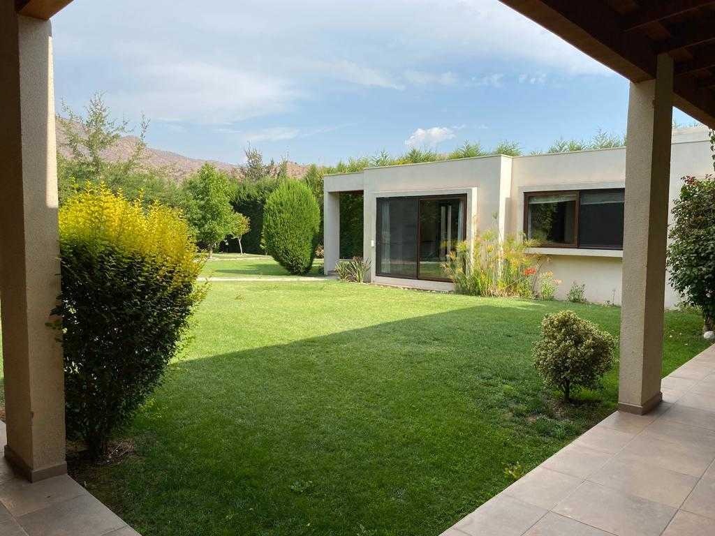 Venta Casa NO 5D en suite Walk-in cl&oacute;set 4B 4E 1B Chicureo - Colina