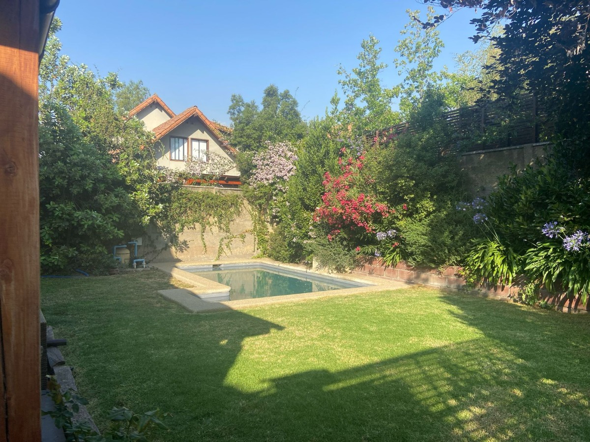 Venta Casa NP 5D en suite Walk-in cl&oacute;set 4B 2E 1B San Carlos de Apoquindo - Las Condes