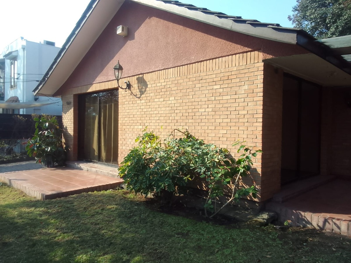 Arriendo Casa NP 3D 1B 2E 1B Estadio Croata - Vitacura