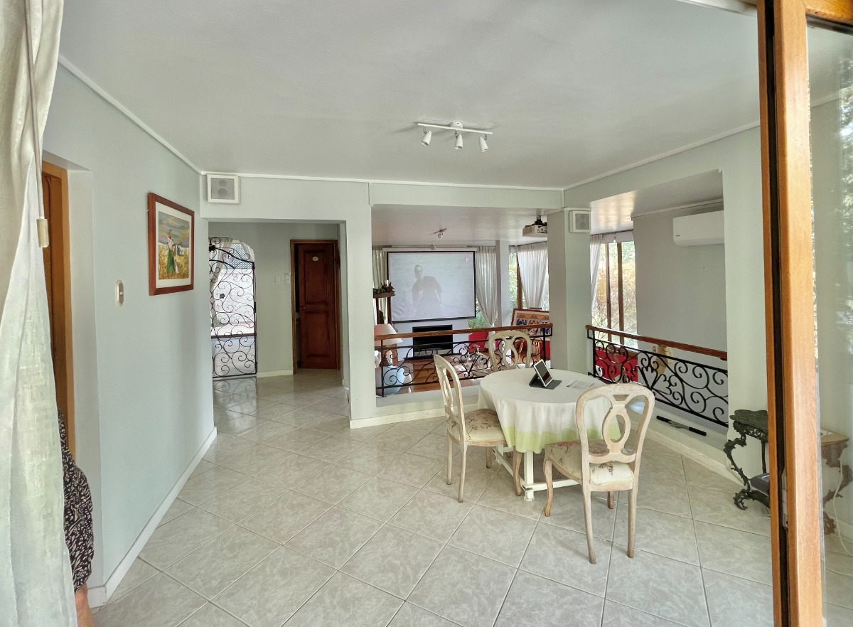 Venta Casa S 5D en suite Walk-in cl&oacute;set 5B 3E 1B Barrio El Golf - Las Condes