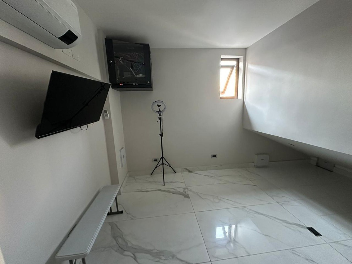 Arriendo Casa 6D en suite Walk-in cl&oacute;set 4B 4E 1B Metro Manquehue - Apumanque - Las Condes