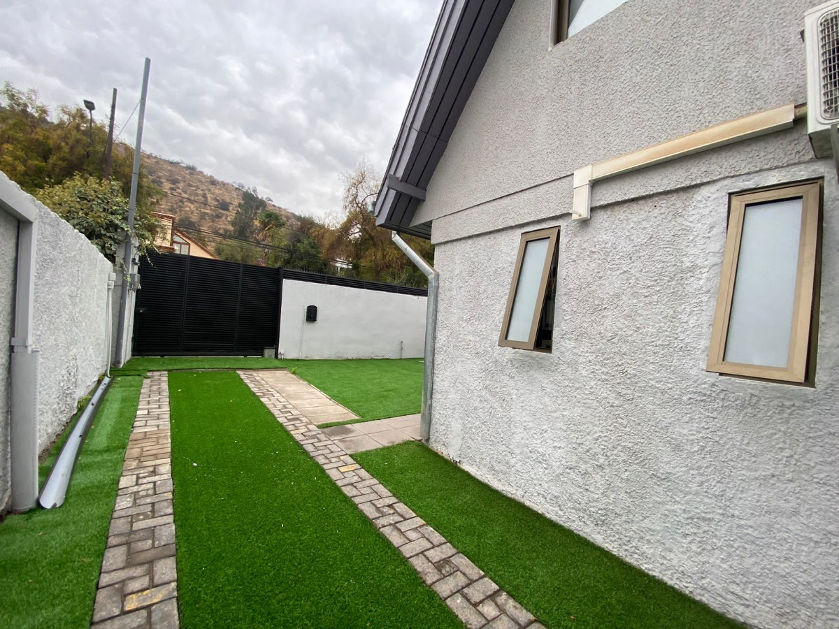 Arriendo Casa NO 3D 2B 2E Los Dominicos - Las Condes