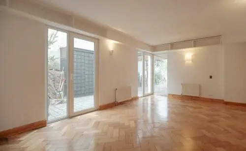 Venta Casa Oriente 1D 2B 2E Barrio El Golf - Las Condes
