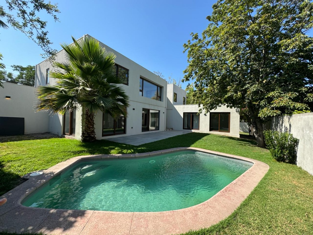 Venta Casa NO 6D Walk-in cl&oacute;set 4B 2E 1B San Carlos de Apoquindo - Las Condes