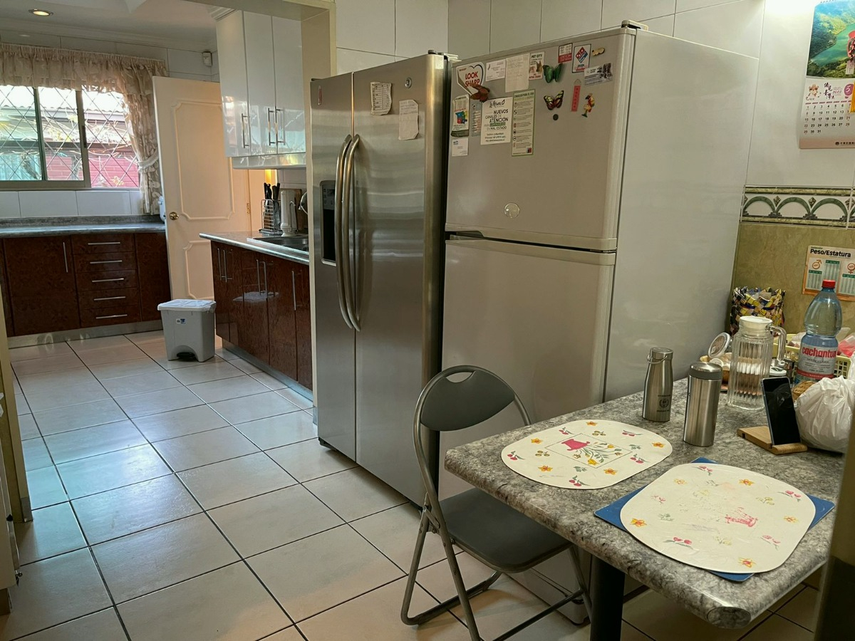 Venta Casa NO 8D en suite Walk-in cl&oacute;set 5B 4E 1B Troncos Viejos - La Reina
