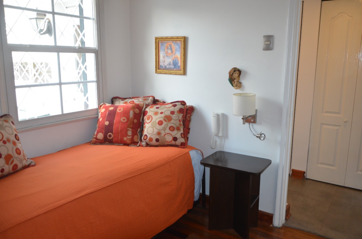 Arriendo Casa NOSP 4D 3B 1E 1B Barrio El Golf - Las Condes