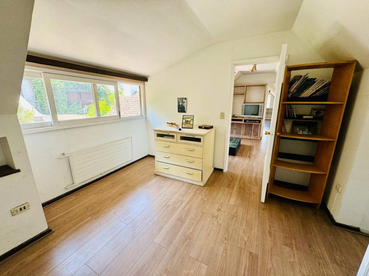 Venta Casa NO 4D Walk-in cl&oacute;set 3B 3E 1B Borde R&iacute;o - Casa Piedra - Vitacura