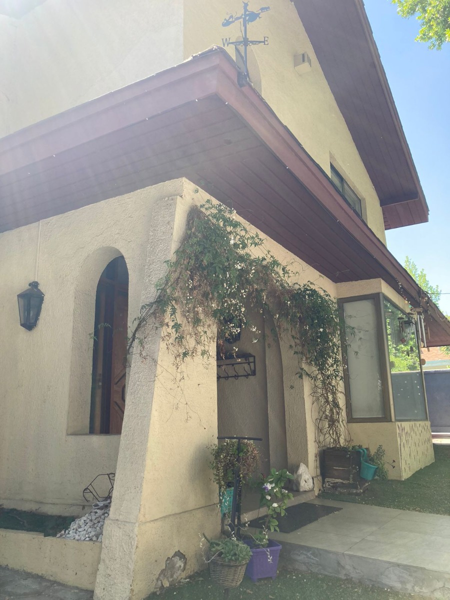 Venta Casa SO 4D en suite Walk-in cl&oacute;set 3B 3E 1B Carlos Ossand&oacute;n - La Reina