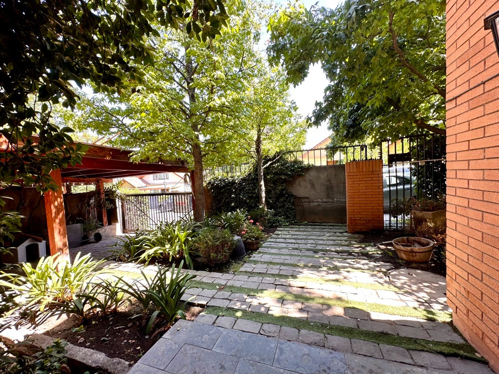 Venta Casa NO 6D en suite Walk-in cl&oacute;set 5B 2E 1B San Carlos de Apoquindo - Las Condes