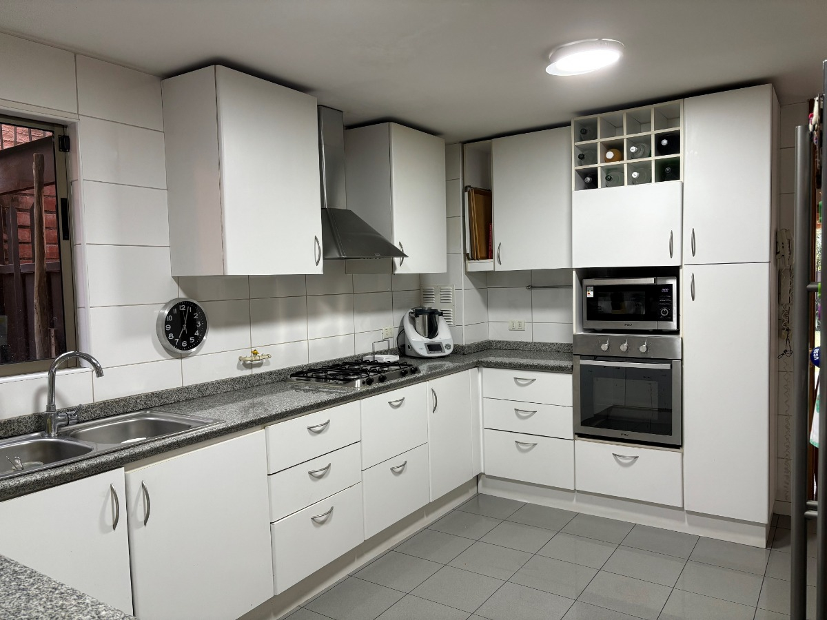 Venta Casa NOSP 5D en suite Walk-in cl&oacute;set 4B 2E 1B Los Trapenses - Lo Barnechea