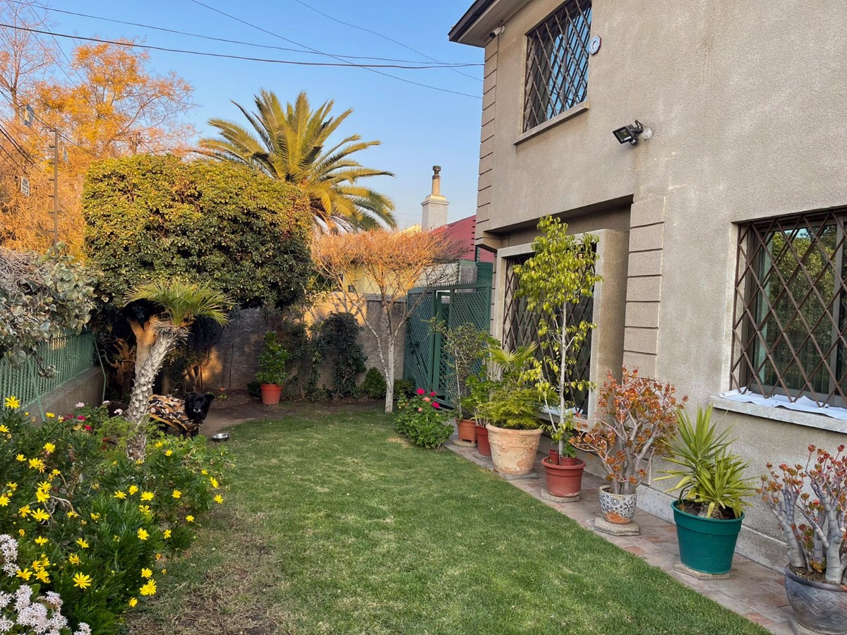 Venta Casa NO 8D en suite Walk-in cl&oacute;set 5B 4E 1B Troncos Viejos - La Reina