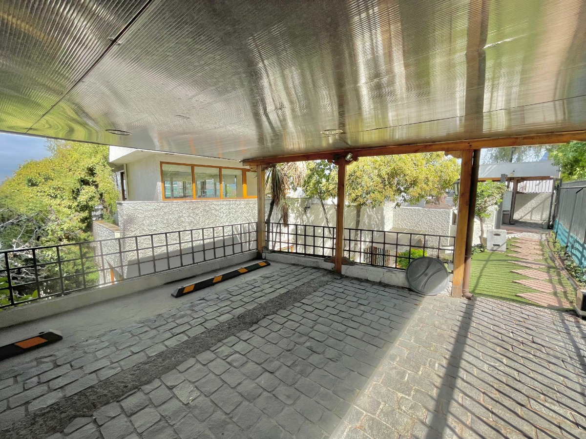 Venta Casa S 5D en suite Walk-in cl&oacute;set 5B 3E 1B Barrio El Golf - Las Condes