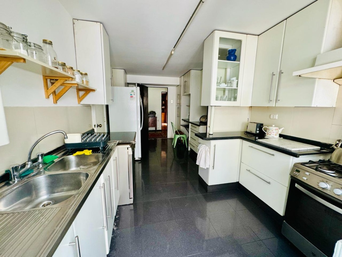 Venta Casa NO 4D Walk-in cl&oacute;set 3B 3E 1B Borde R&iacute;o - Casa Piedra - Vitacura