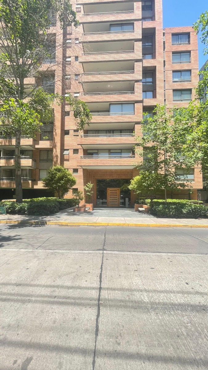 Arriendo Departamento SO 2D 1B 1E 1B Metro Escuela Militar - Las Condes