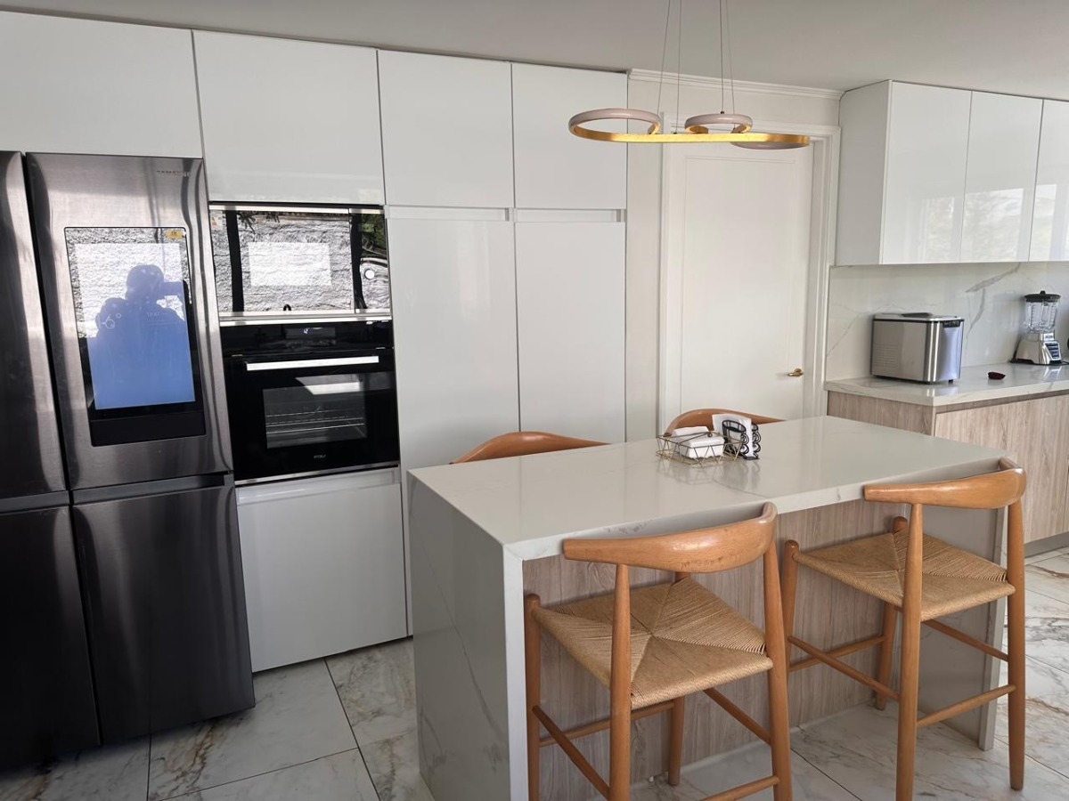 Arriendo Casa NO 4D en suite Walk-in cl&oacute;set 6B 3E 1B Los Dominicos - Las Condes