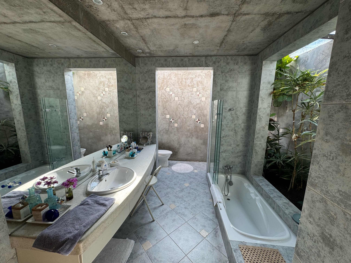 Venta Casa NO 5D 5B 8E 1B Los Dominicos - Las Condes