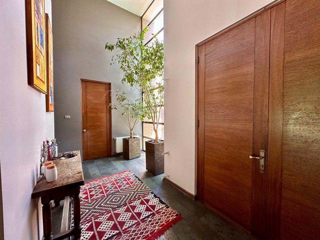 Venta Casa NO 6D en suite Walk-in cl&oacute;set 5B 2E 1B San Carlos de Apoquindo - Las Condes