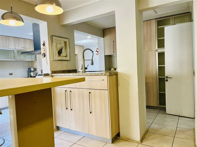 Venta Casa Poniente 5D en suite Walk-in cl&oacute;set 6B 4E 1B El Remanso - Las Condes