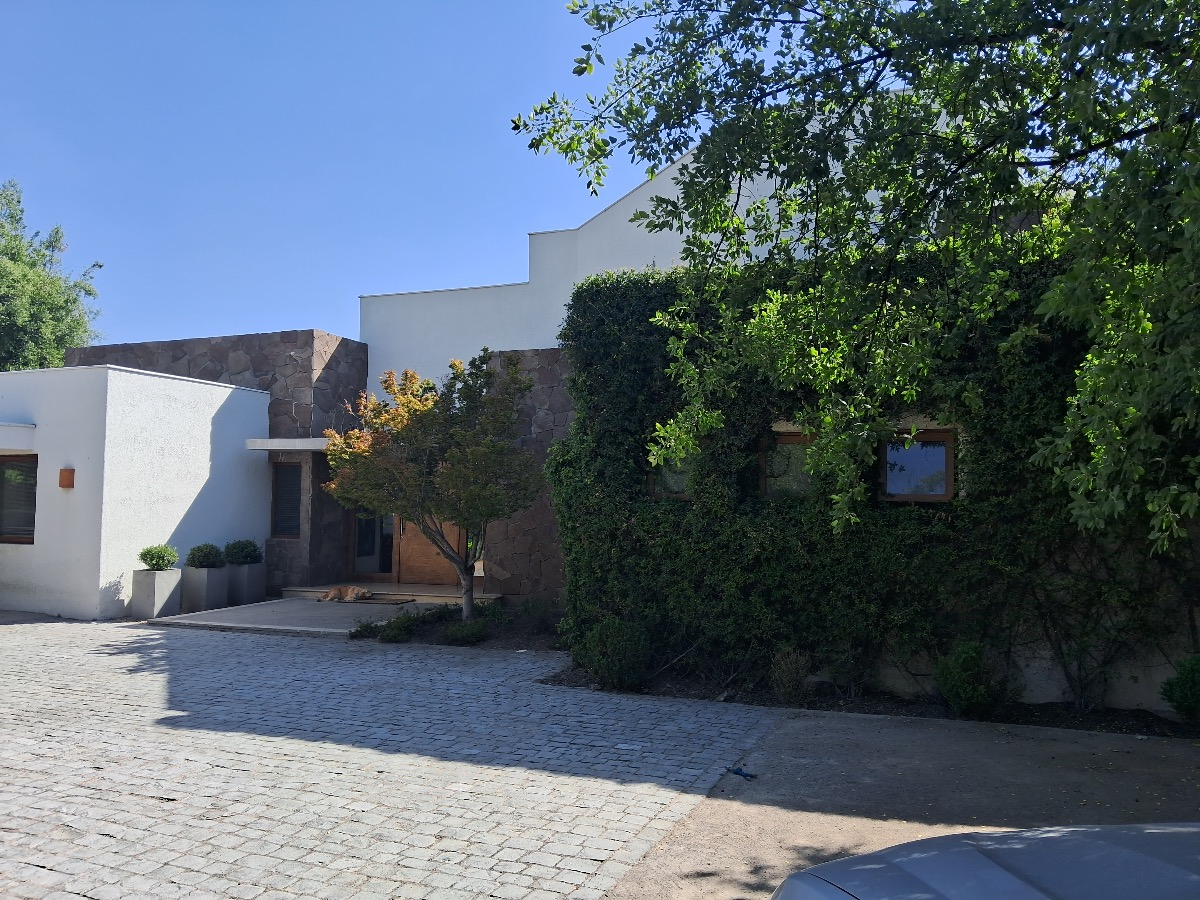 Venta Casa NP 5D en suite Walk-in cl&oacute;set 5B 2E 1B Chicureo - Colina