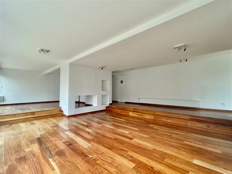 Arriendo Casa NorOriente-Poniente 6D 4B 2E 1B Borde R&iacute;o - Casa Piedra - Vitacura