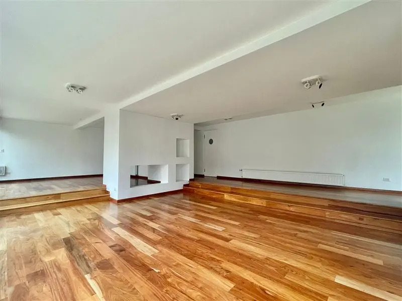 Arriendo Casa NorOriente-Poniente 6D 4B 2E 1B Borde R&iacute;o - Casa Piedra - Vitacura