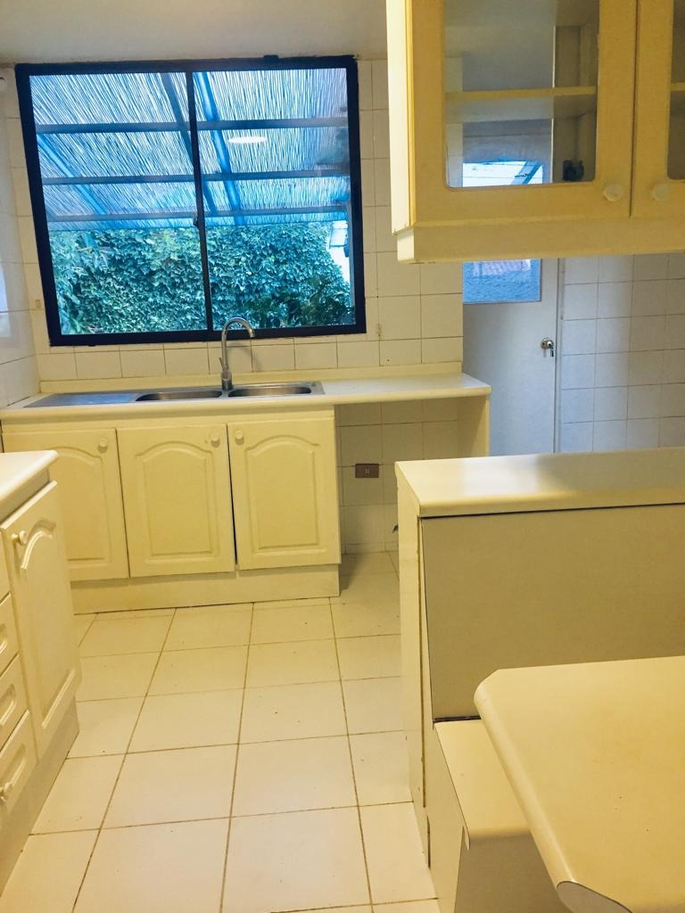 Arriendo Casa NO 4D en suite Walk-in cl&oacute;set 3B 2E San Carlos de Apoquindo - Las Condes