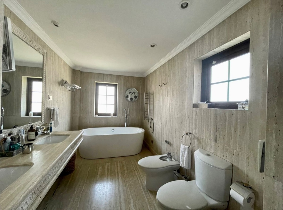 Venta Casa NO 4D en suite Walk-in cl&oacute;set 4B 10E 2B La Dehesa - Lo Barnechea