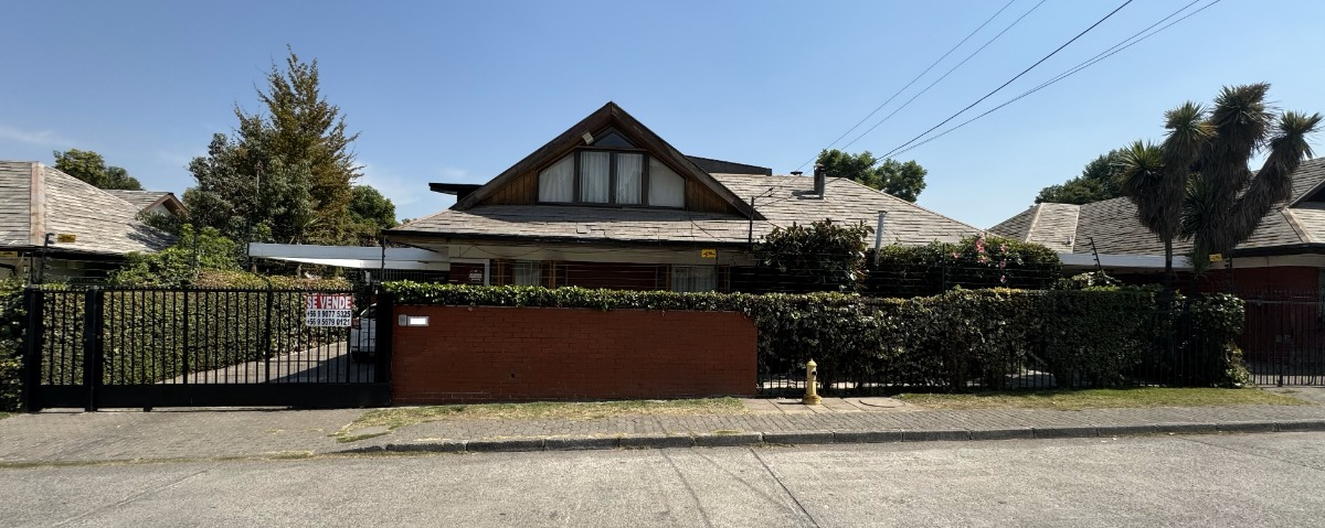 Venta Casa P 7D en suite Walk-in cl&oacute;set 4B 3E 1B Carlos Ossand&oacute;n - La Reina