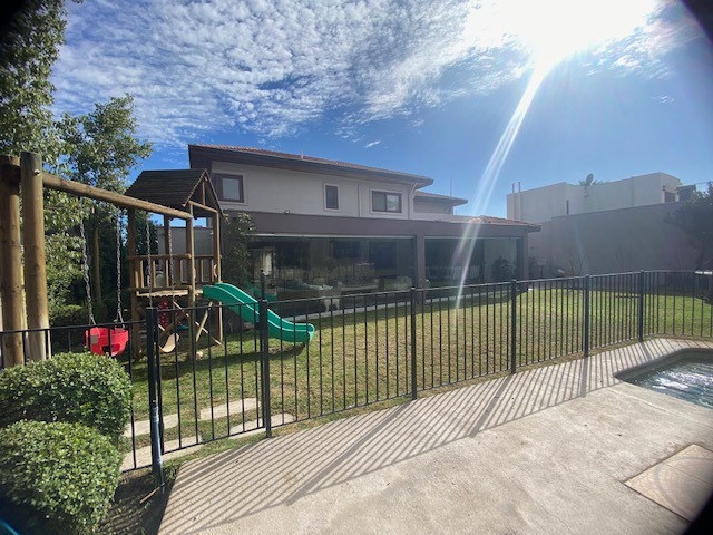 Venta Casa SP 4D en suite Walk-in cl&oacute;set 4B 6E 1B Chicureo - Colina