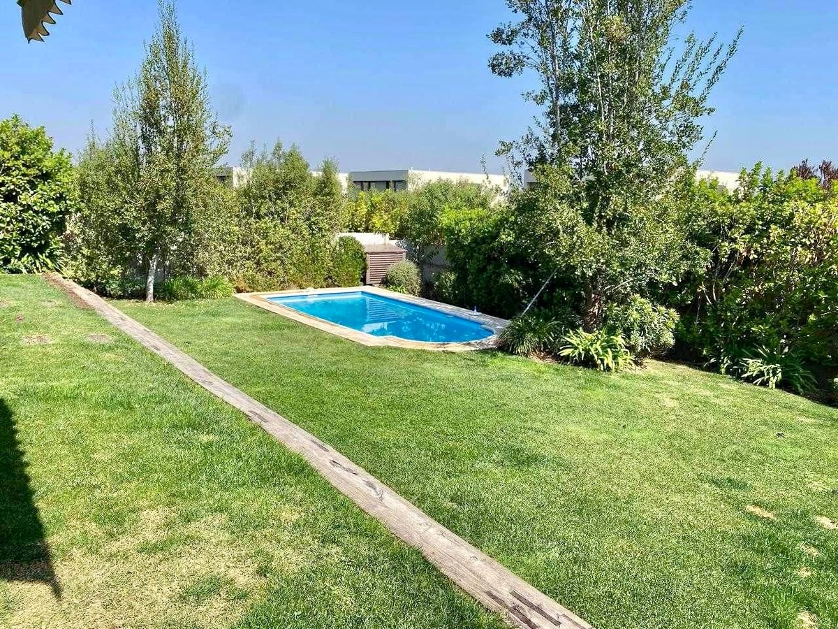 Venta Casa N 4D en suite Walk-in cl&oacute;set 4B 2E Chicureo - Colina