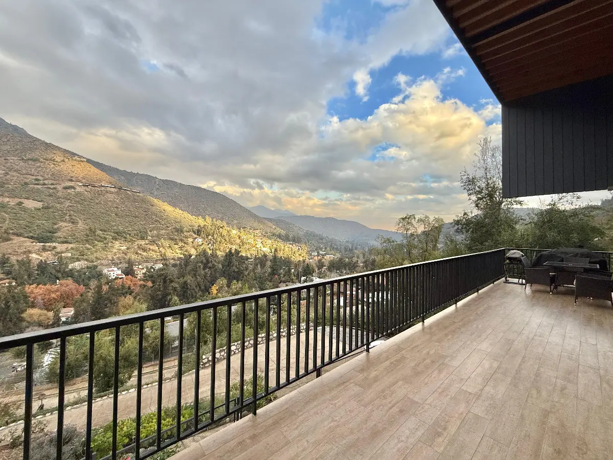 Venta Casa NOSP 6D WI cl&oacute;set Suite 5B 8E 2Bd 320m2 El Array&aacute;n - Lo Barnechea