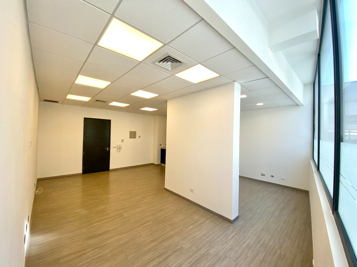 Arriendo Oficina S 1B 1E Los Dominicos - Las Condes