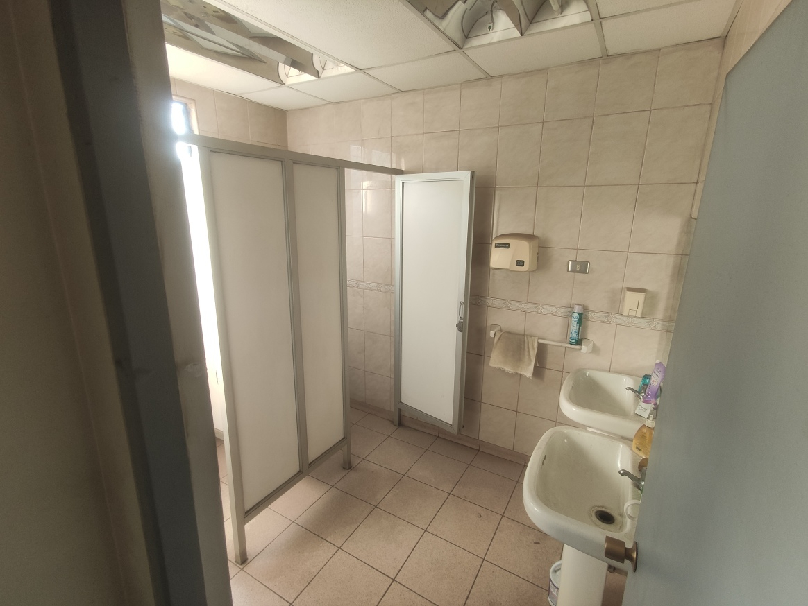 Propiedad Industrial: Edificio De Oficinas Y Galp&oacute;n