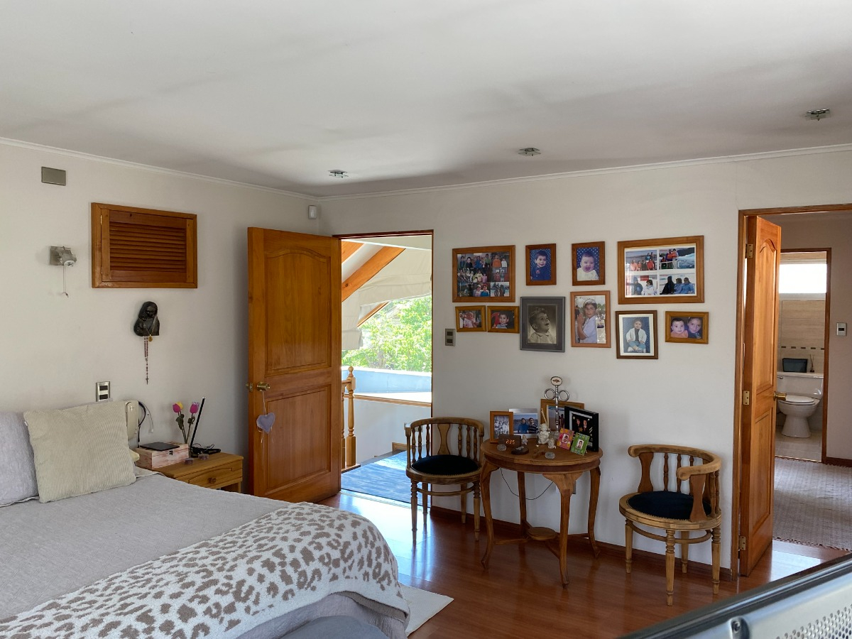 Venta Casa NOSP 4D en suite Walk-in cl&oacute;set 3B 2E 2B Estadio Croata - Vitacura