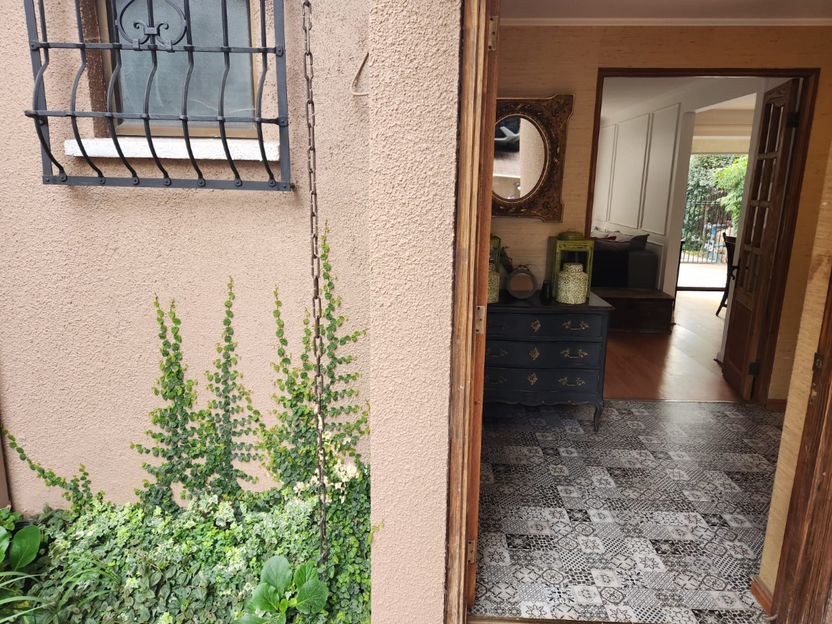 Arriendo Casa 6D en suite Walk-in cl&oacute;set 5B 2E 1B San Carlos de Apoquindo - Las Condes