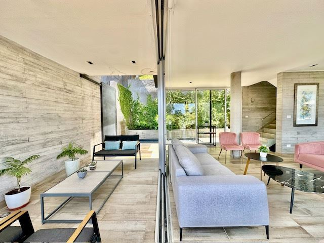 Venta Casa Oriente 4D 4B 3E Barrio El Golf - Las Condes