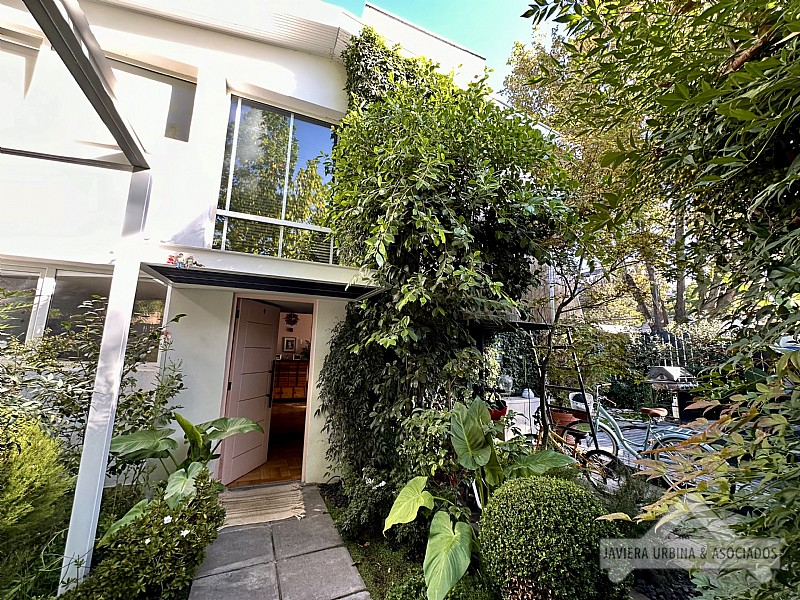 Venta Casa N 5D 4B 2E 1B Borde R&iacute;o - Casa Piedra - Vitacura
