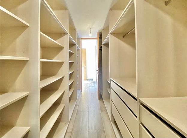 Venta Casa SO 5D en suite Walk-in cl&oacute;set 5B 3E 1B Barrio El Golf - Las Condes