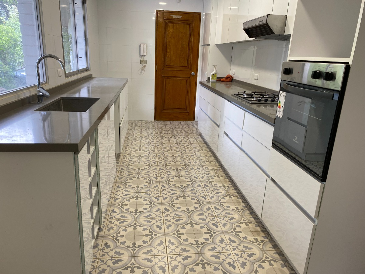 Arriendo Casa 4D en suite Walk-in cl&oacute;set 4B 2E 1B San Carlos de Apoquindo - Las Condes