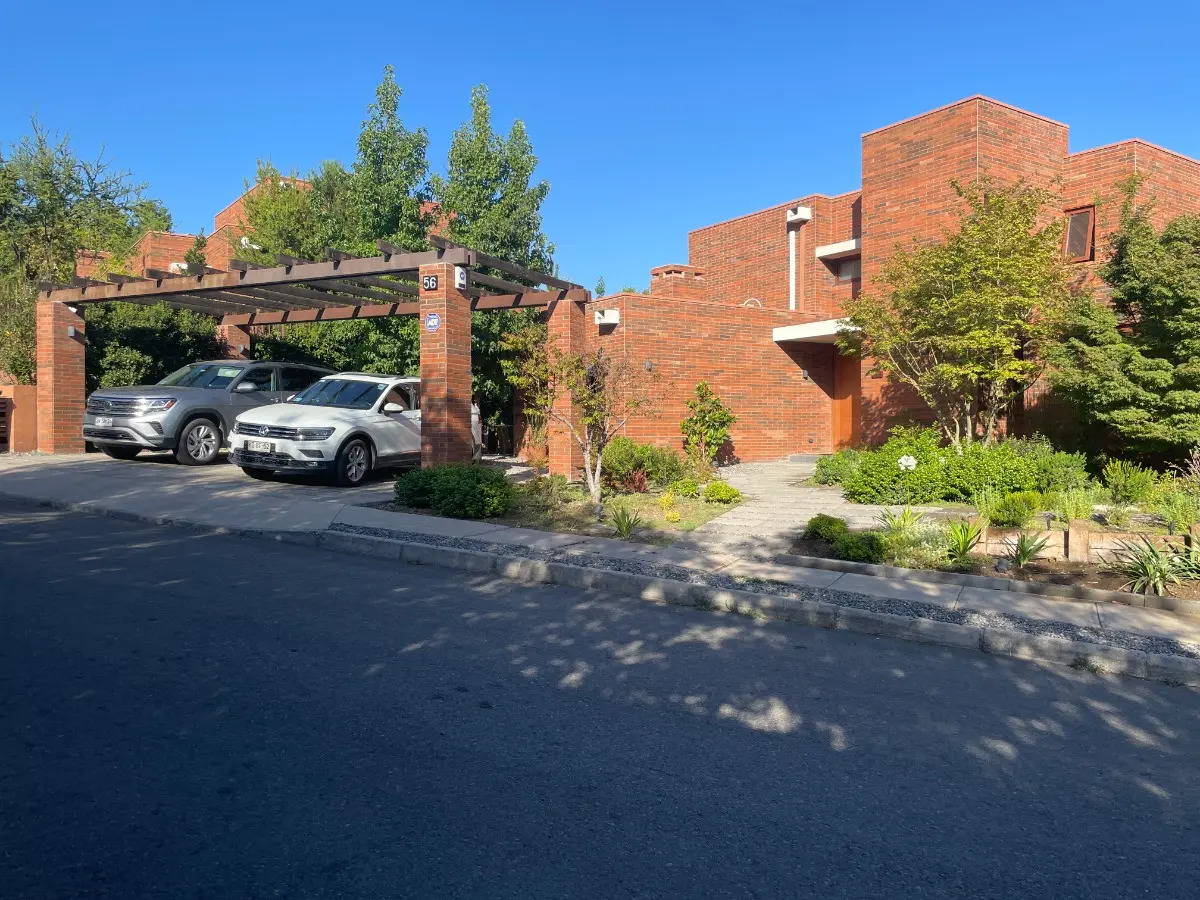 Venta Casa NP 4D en suite Walk-in cl&oacute;set 4B 3E 1B San Carlos de Apoquindo - Las Condes