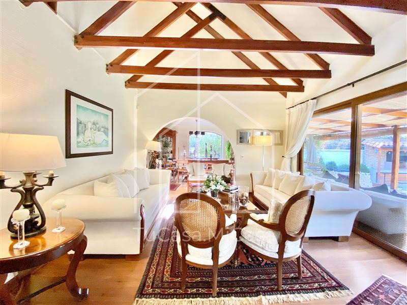 Venta Casa Nor-Oriente 4D en suite Walk-in cl&oacute;set 3B 2E 1B San Carlos de Apoquindo - Las Condes