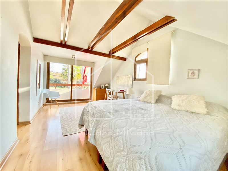 Venta Casa Nor-Oriente 4D en suite Walk-in cl&oacute;set 3B 2E 1B San Carlos de Apoquindo - Las Condes