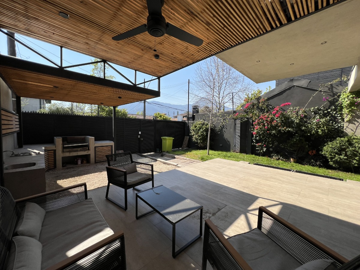 Venta Casa N 4D en suite Walk-in cl&oacute;set 4B 1B Jard&iacute;n Del Este - Vitacura