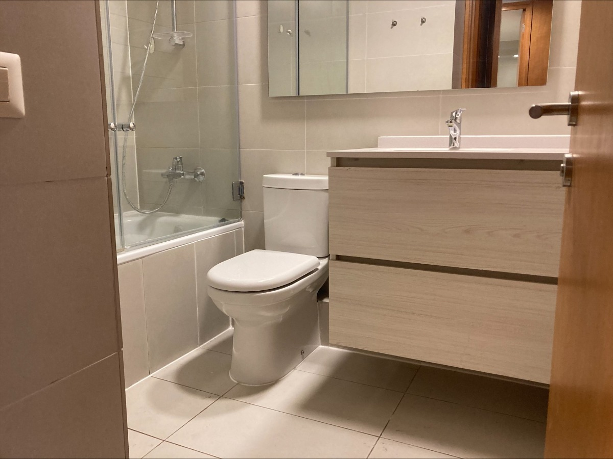 Arriendo Departamento NO 2D en suite Walk-in cl&oacute;set 2B 2E 1B Barrio El Golf - Las Condes