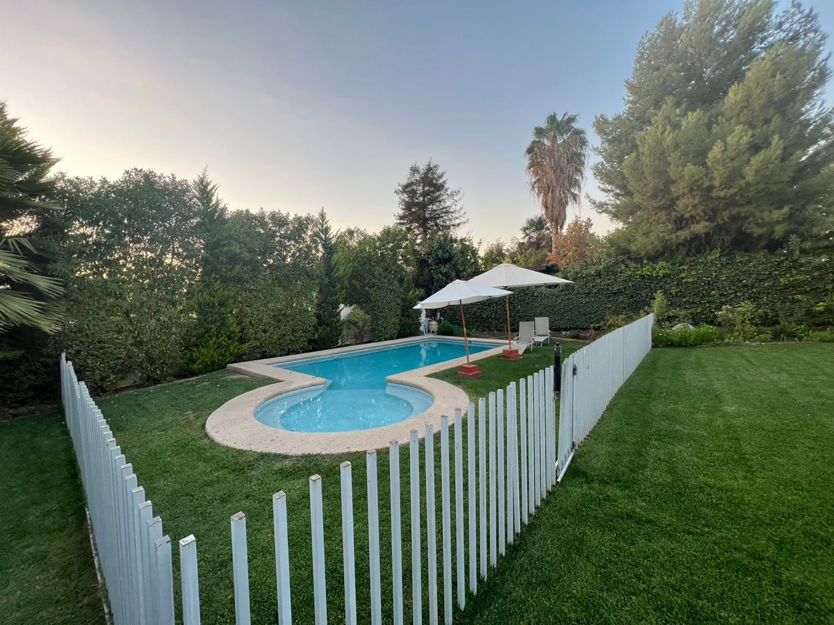 Venta Casa NO 3D en suite Walk-in cl&oacute;set 4B 4E 1B Chicureo - Colina