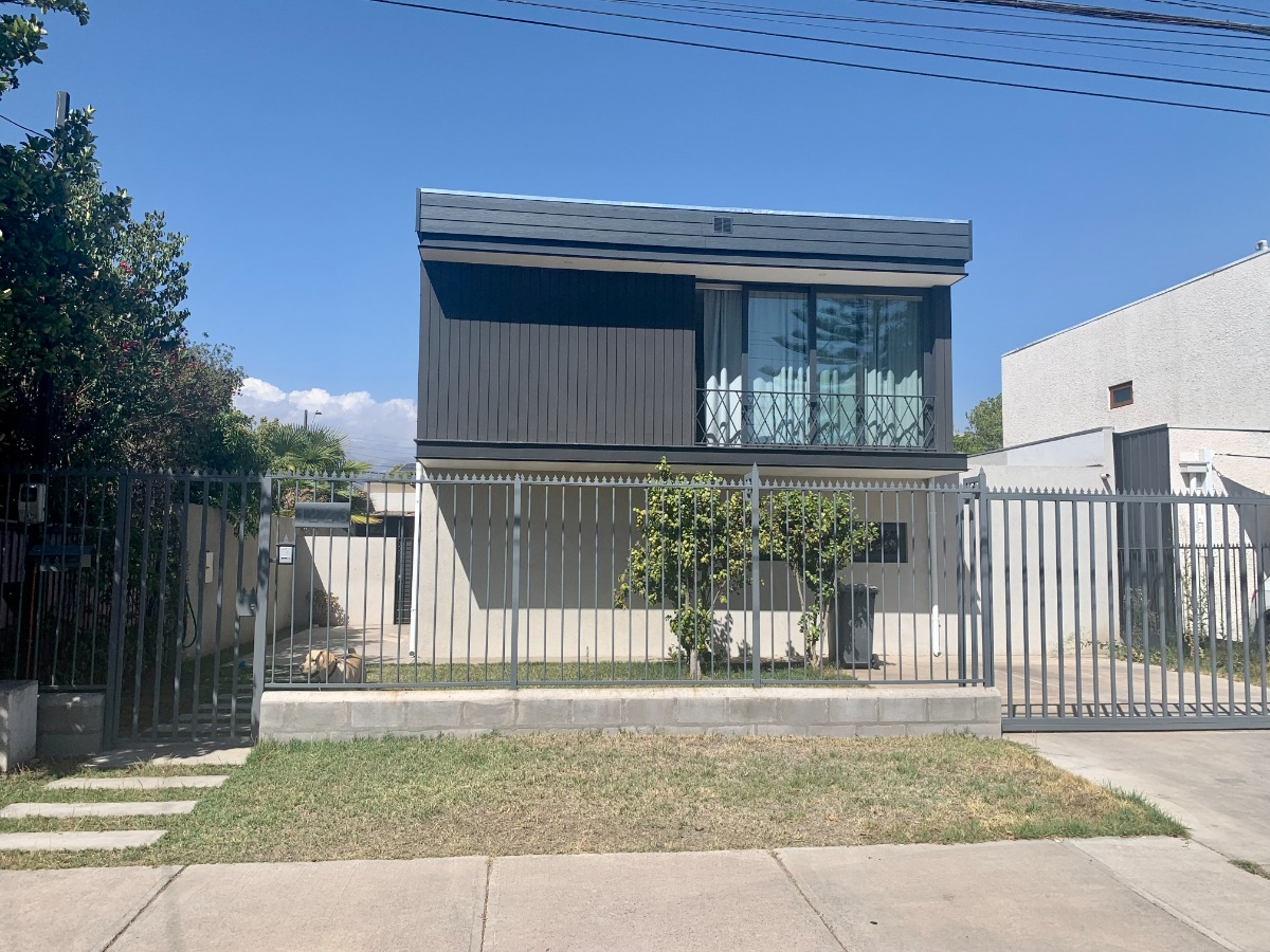 Arriendo Casa 5D Villa El Dorado - Vitacura