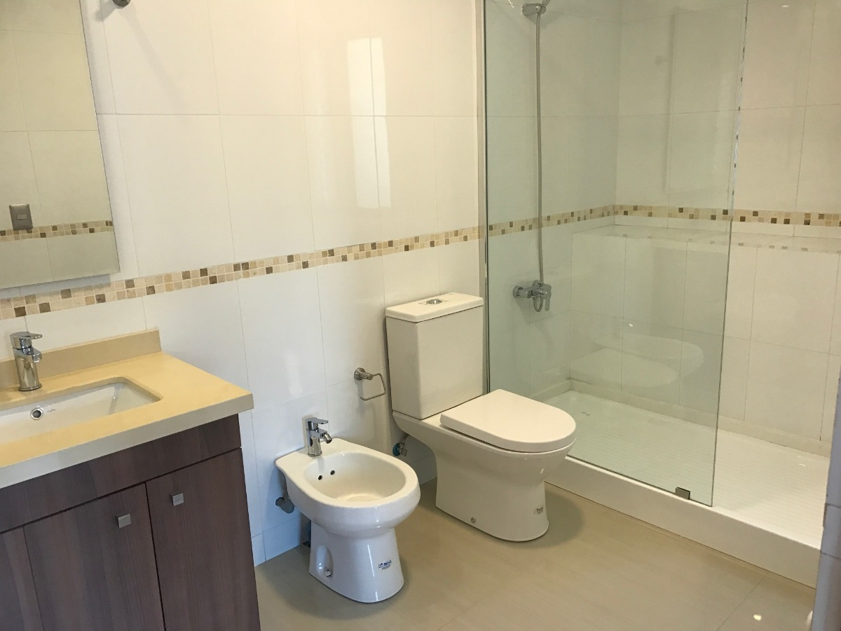 Arriendo Casa 5D Metro Bilbao - Providencia