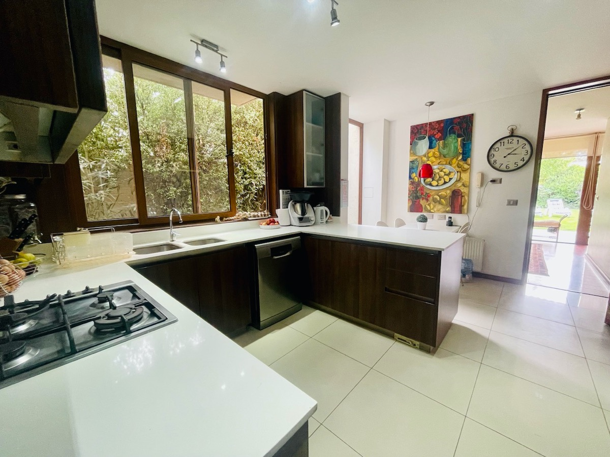 Venta Casa NO 5D en suite Walk-in cl&oacute;set 5B 2E 1B Chicureo - Colina